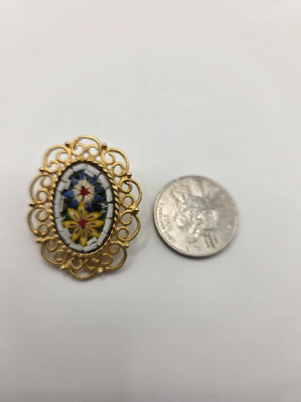 1529. Vintage Gold Tone Filigree Micro-Mosaic Floral Brooch